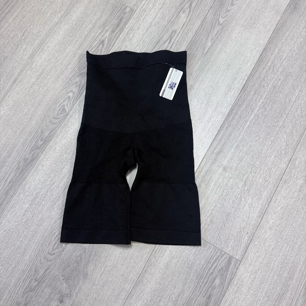 Shapewear Izod Extra Control Black High-Waist Long Shaping Shorts